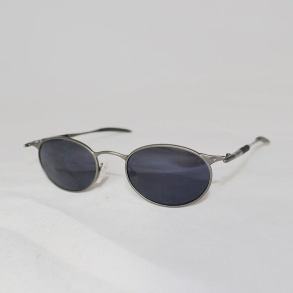 NWT Vintage dark silver round metal sunglasses size 50mm-20mm-135mm - Picture 4 of 8